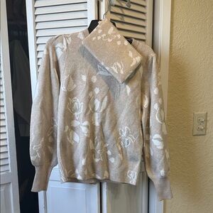 Women’s Floral Jacquard Crewneck Sweater - Cream Beige